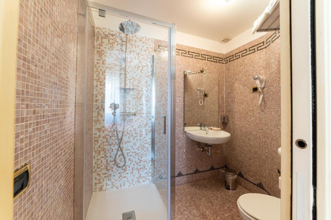 Downtown Luxury B&B - Termini Train Station Roma Esterno foto